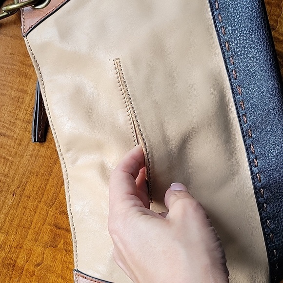 The Sak Indio color block Tan and Black Shoulder Bag - Picture 4 of 10